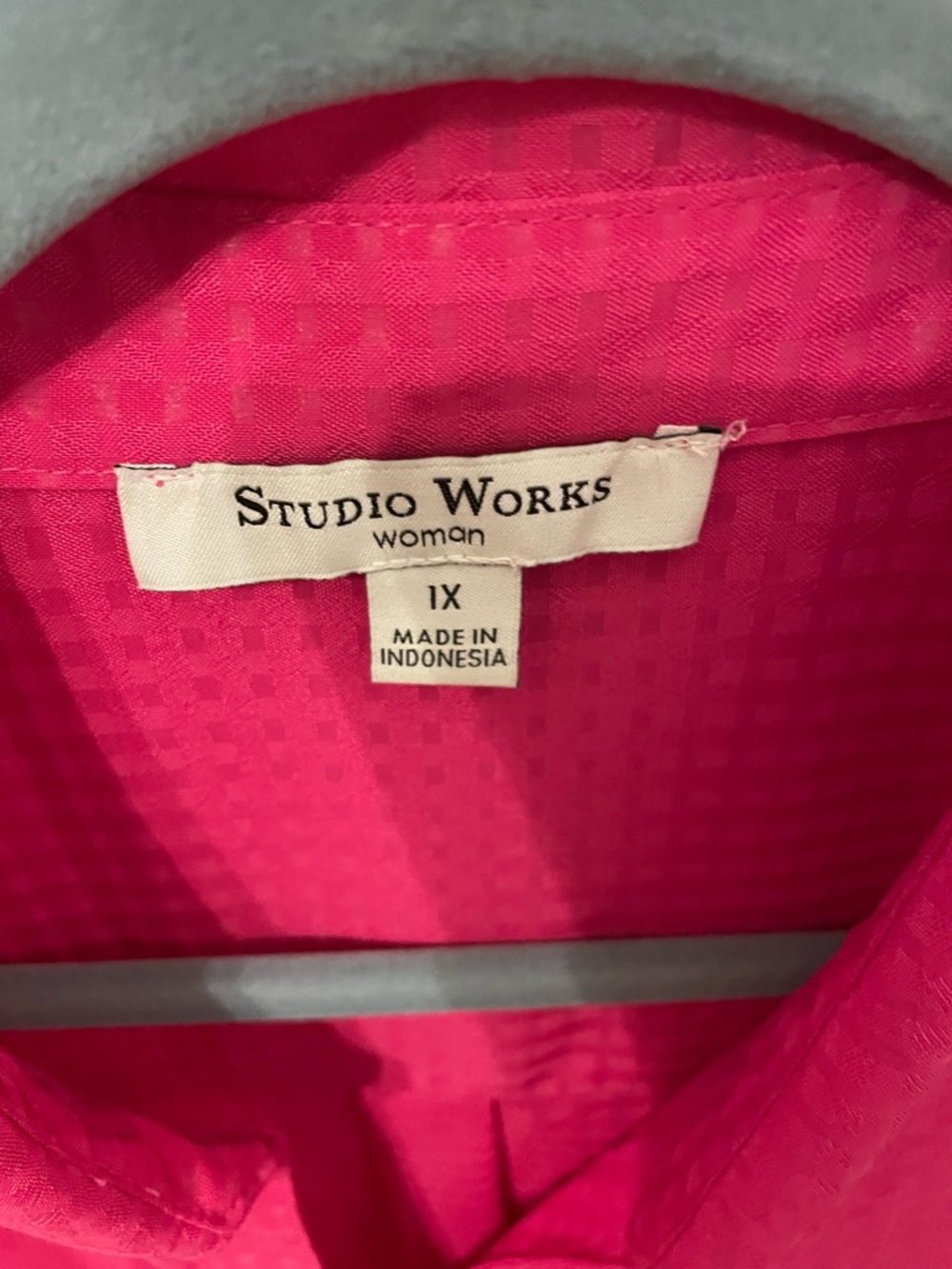 Studio Works Hot Pink Button-Up Blouse - X1 - Picture 4 of 5
